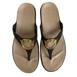 Crocs Women’s Tan gold metal detail wedge platform croc sandals Crocs